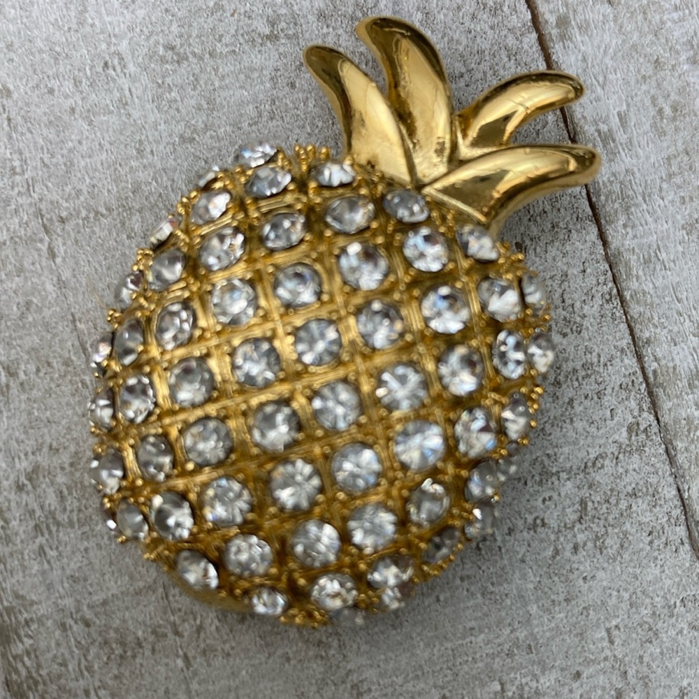 Vintage pineapple crystal gold tone brooch pin Like New
